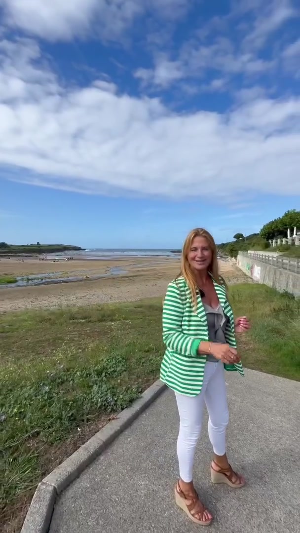 Кадр видео: Playa de Bañugues